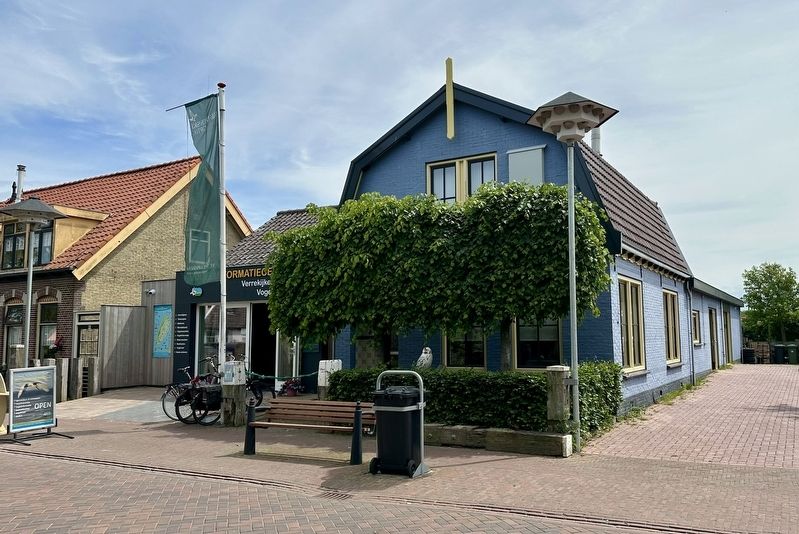 De Posthoorn / The Post Horn Marker - wide view. Click for full size. De Posthoorn / The Post Horn Marker - wide view image. Click for full size.