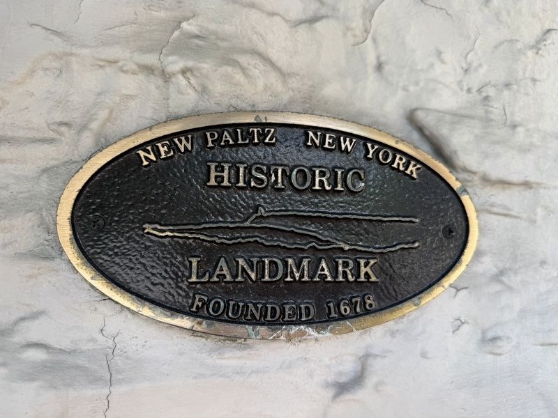 Additional plaque on the building image. Click for full size.