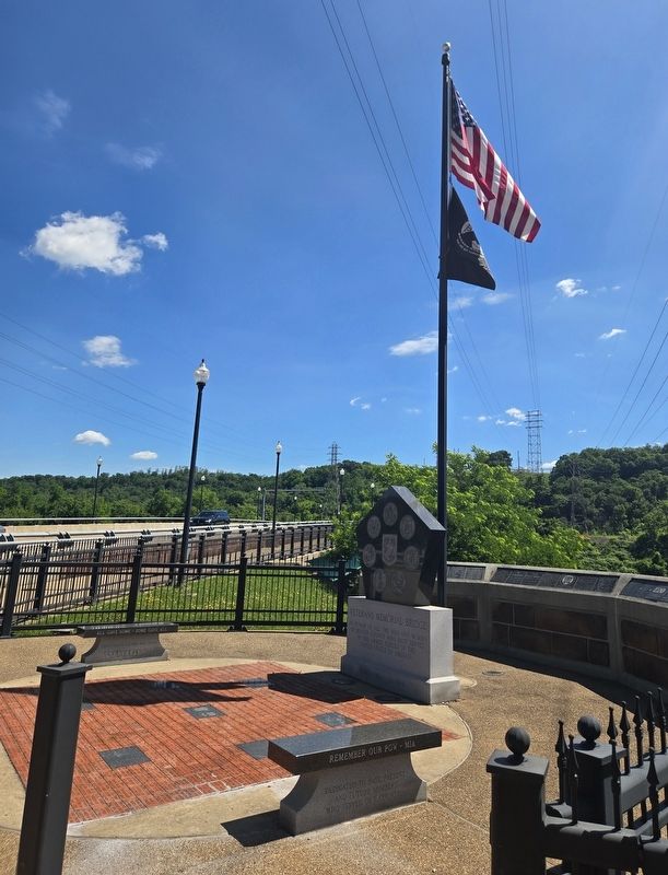 Veterans Memorial Bridge Monument image. Click for full size.