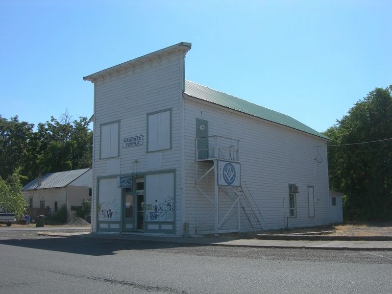 Umatilla Masonic Lodge & Marker image. Click for full size.