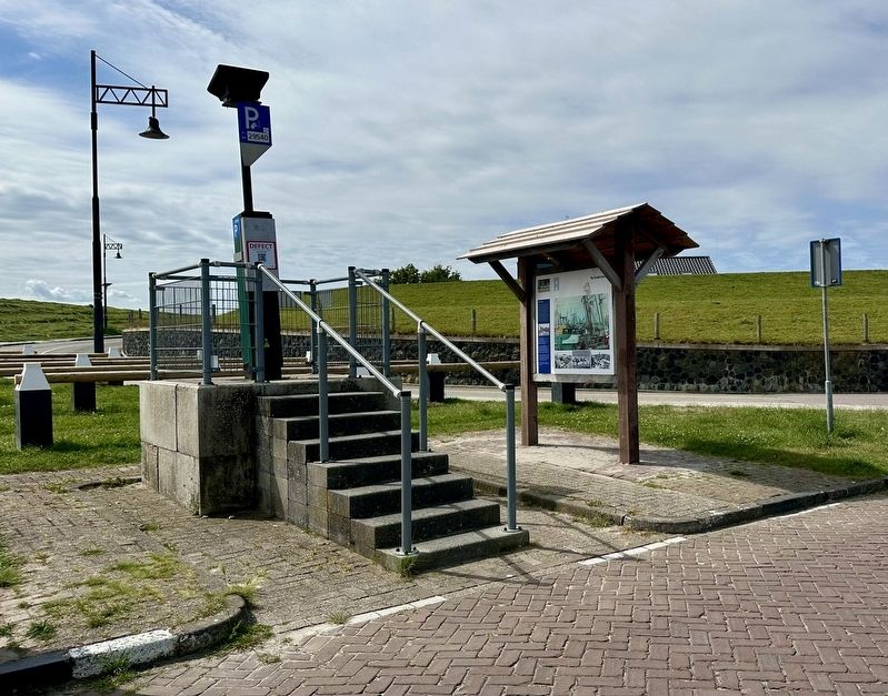 De Zuiderhaven / The “South Harbor” Marker - wide view. Click for full size. De Zuiderhaven / The “South Harbor” Marker - wide view image. Click for full size.