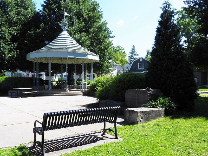 Bobby Burd Memorial within Queen's Circle image. Click for full size.