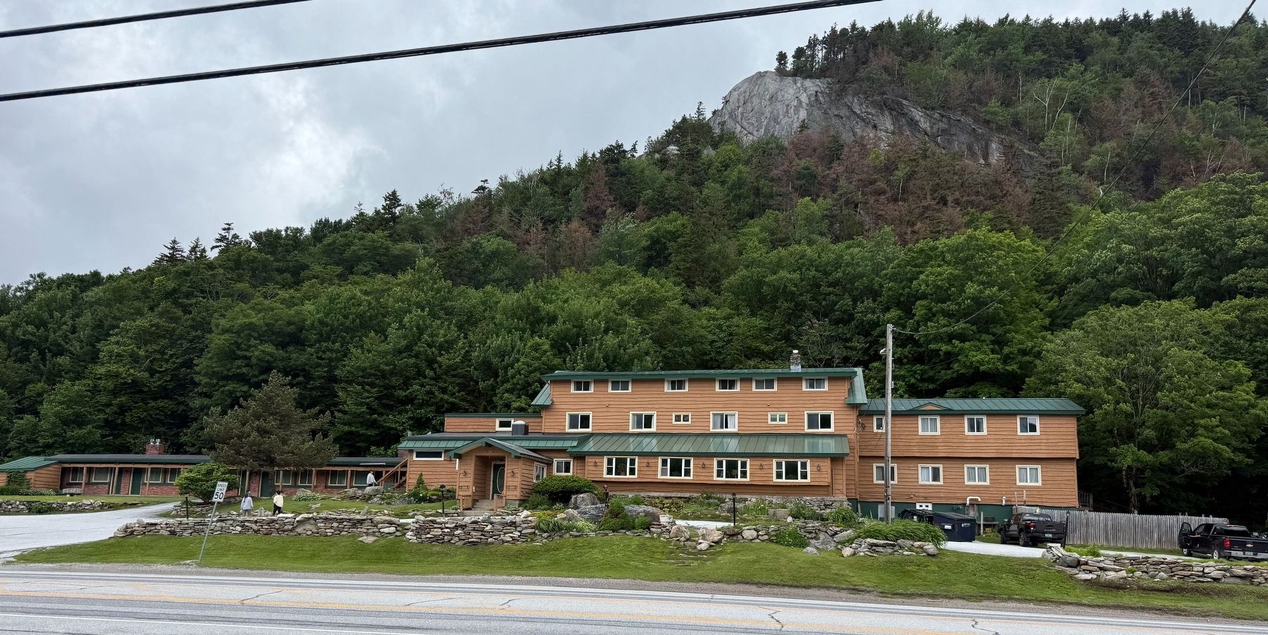 Long Trail Lodge image. Click for full size.