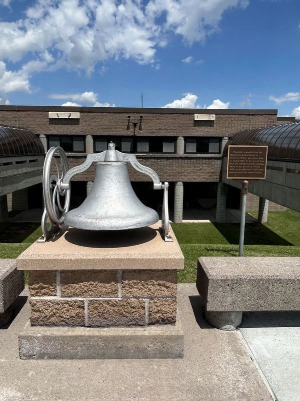Munnsville Union School Bell and marker. Click for full size. Munnsville Union School Bell and marker image. Click for full size.