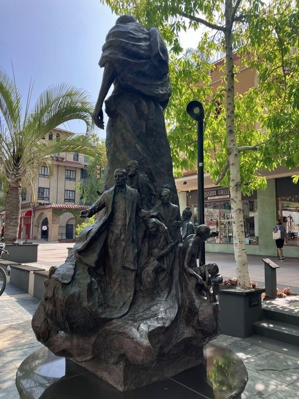 Mahatma Gandhi Monument image. Click for full size.