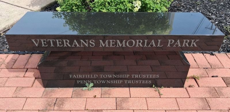 Leesburg Veterans Memorial Park Bench image. Click for full size.