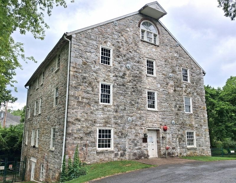 Mill Apartments and Marker image. Click for full size.