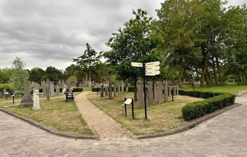 Historische gedenktuin / Historical Memorial Garden Marker - wide view. Click for full size. Historische gedenktuin / Historical Memorial Garden Marker - wide view image. Click for full size.