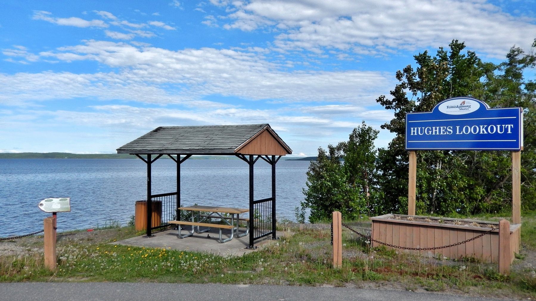 Lake Temiskaming and the Mugwamp / Lac Témiscamingue et le Mugwamp Marker. Click for full size. Lake Temiskaming and the Mugwamp / Lac Témiscamingue et le Mugwamp Marker image. Click for full size.