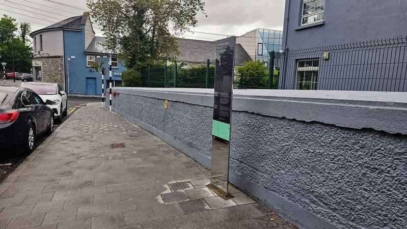 Dún Phort Laoise / The Fort of Portlaoise Marker. Click for full size. Dún Phort Laoise / The Fort of Portlaoise Marker image. Click for full size.