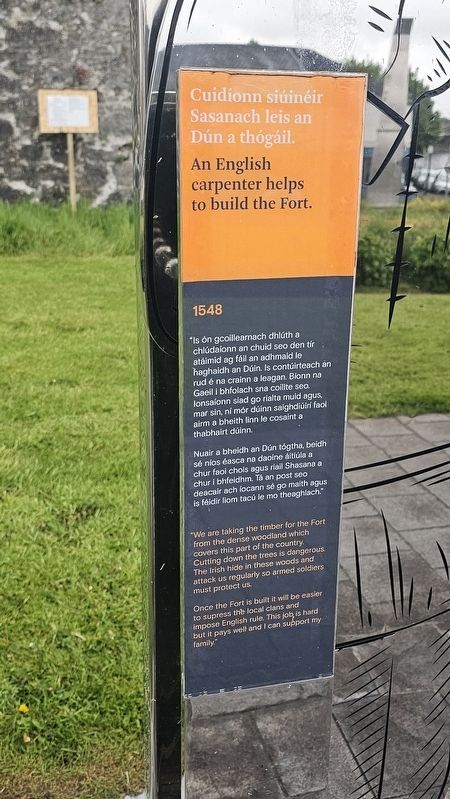 Cuidíonn siúinéir Sasanach leis an Dún a thógáil / An English Carpenter Helps to Build the Fort Marker. Click for full size. Cuidíonn siúinéir Sasanach leis an Dún a thógáil / An English Carpenter Helps to Build the Fort Marker image. Click for full size.