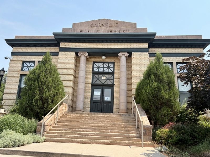 Carnegie Library Marker image. Click for full size.
