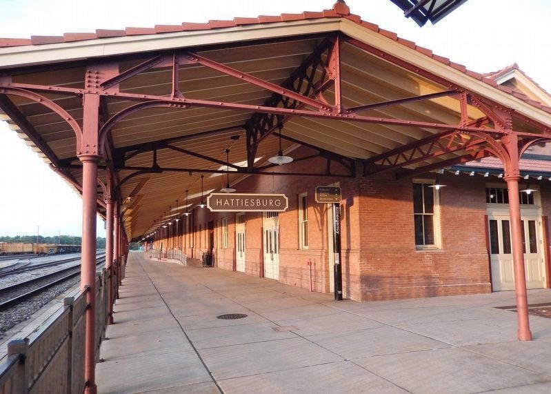 Hattiesburg Train Depot: south end of the platform image. Click for full size.