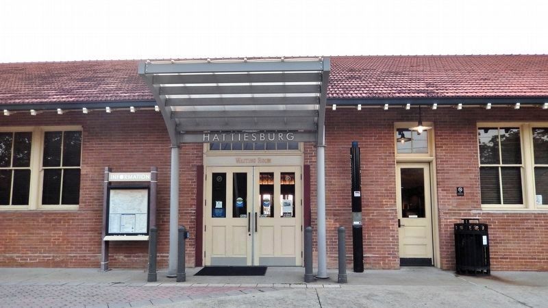 Hattiesburg Train Depot: Active Amtrack Passenger Terminal image. Click for full size.