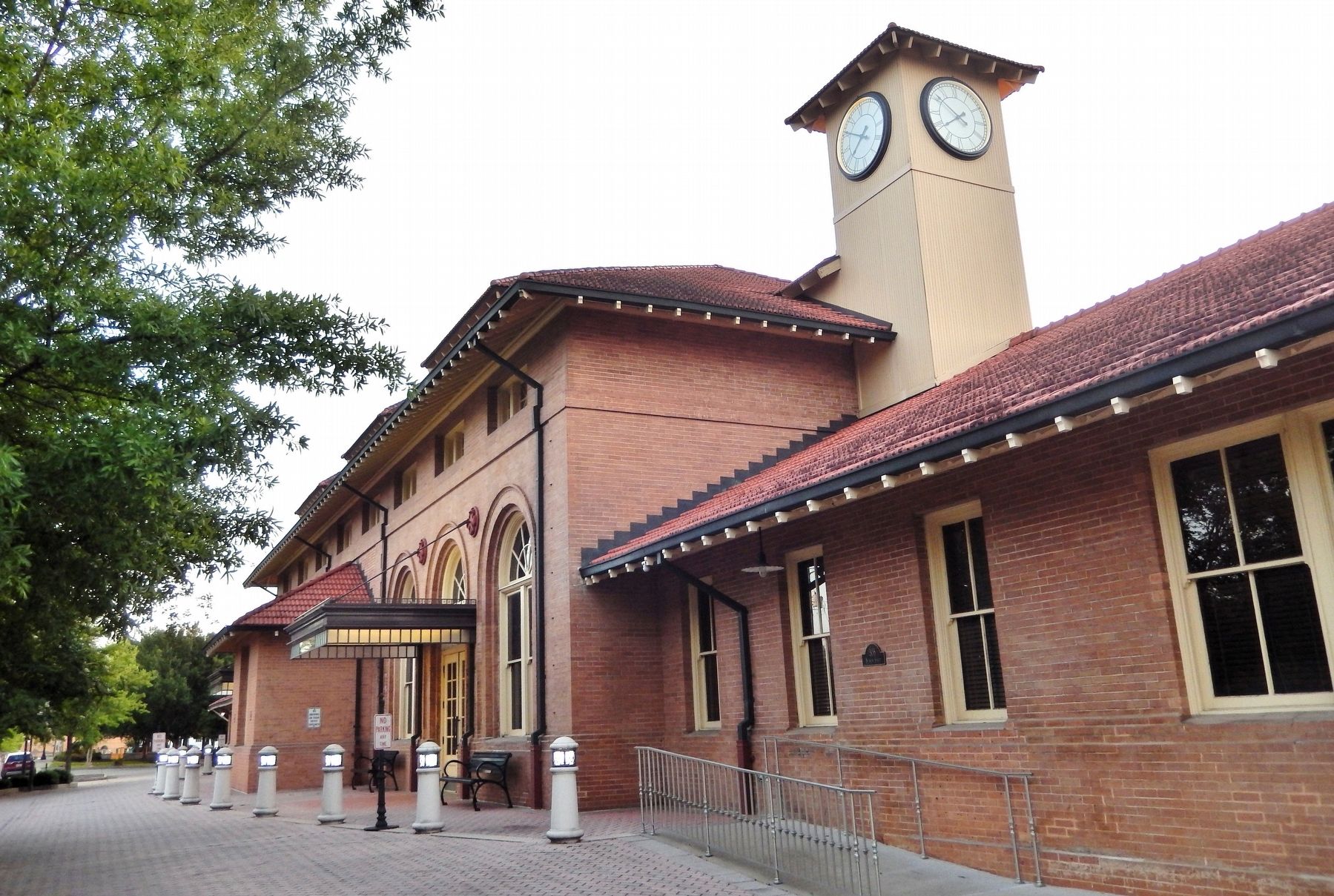 Hattiesburg Train Depot (<i>northeast elevation</i>) image. Click for full size.