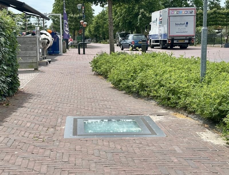 Vuurtoren / Lighthouse Marker - wider view. Click for full size. Vuurtoren / Lighthouse Marker - wider view image. Click for full size.