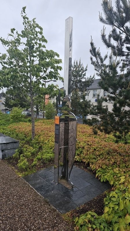 Tá trodaire Gaelach timpeall an Dun / A Gaelic Fighter Surrounds the Fort Marker. Click for full size. Tá trodaire Gaelach timpeall an Dun / A Gaelic Fighter Surrounds the Fort Marker image. Click for full size.