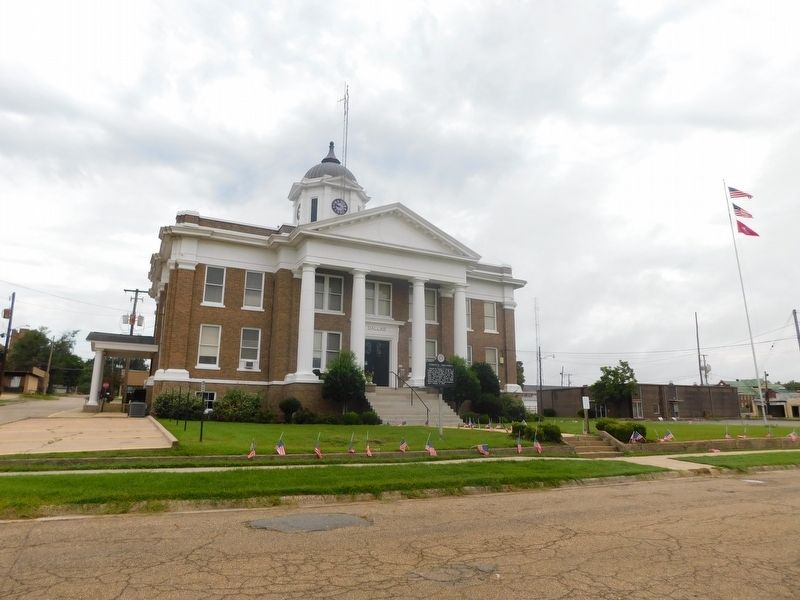 Fordyce Arkansas Marker and Dallas County Courthouse. Click for full size. Fordyce Arkansas Marker and Dallas County Courthouse image. Click for full size.