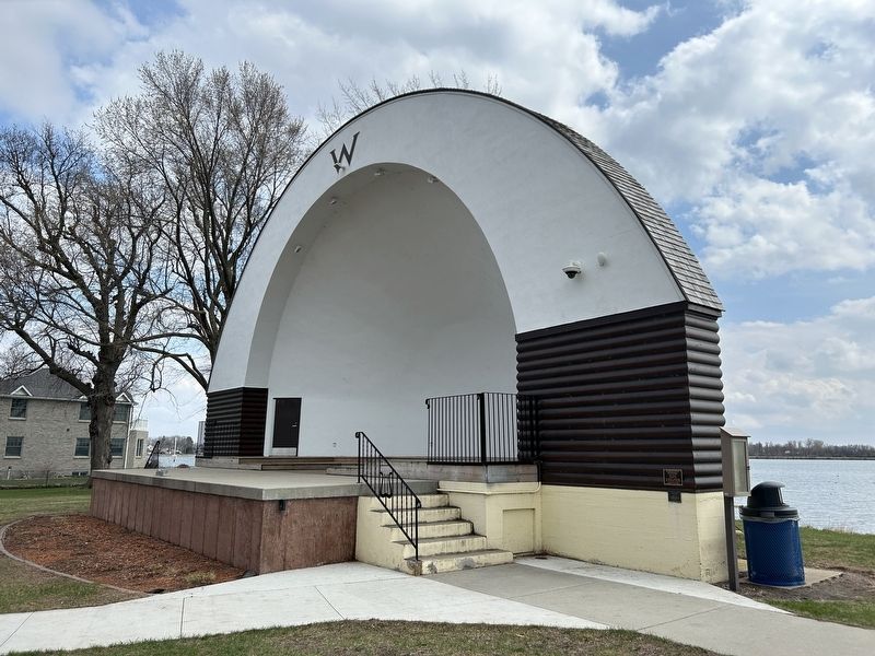 Worthington Bandshell & Markers. Click for full size. Worthington Bandshell & Markers image. Click for full size.