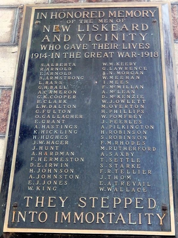 World War I Memorial (<i>top tablet</i>) image. Click for full size.