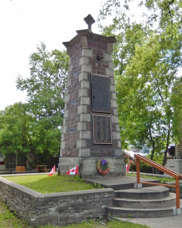 World War I and World War II Memorial image. Click for full size.