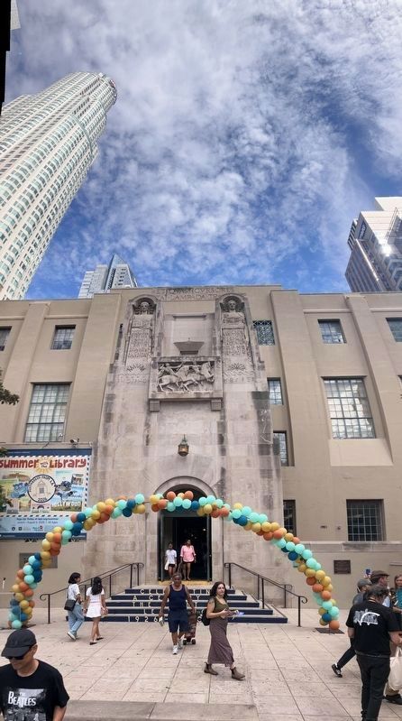Los Angeles Central Library image. Click for full size.