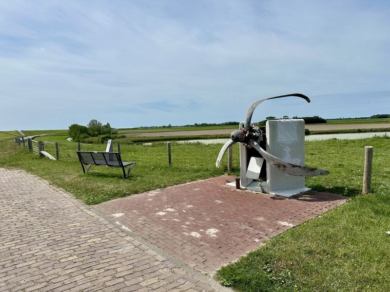 Texel Allied Airmen Memorial - wider view, looking south. Click for full size. Texel Allied Airmen Memorial - wider view, looking south image. Click for full size.