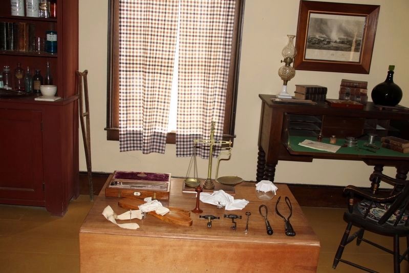 Physician's House / La maison du m�decin image. Click for full size.