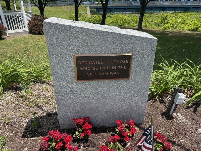 Viet Nam War Memorial image. Click for full size.