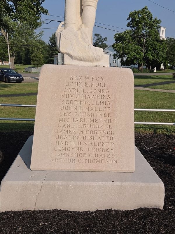 In Memory of Those Who Served in the World War Marker (West side) image. Click for full size.