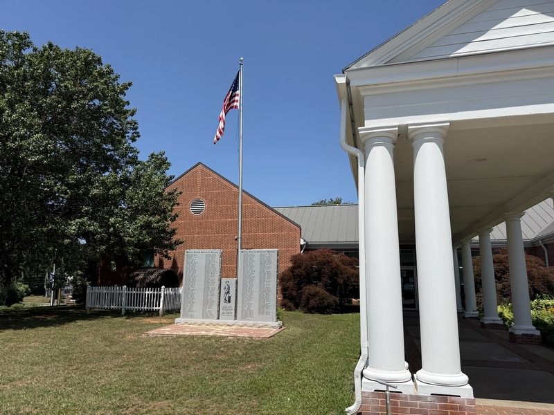 Revolutionary War Memorial image. Click for full size.