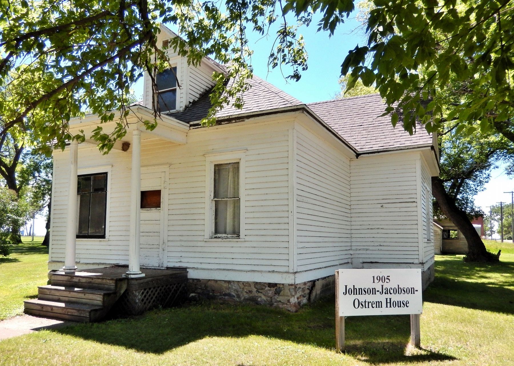 Johnson-Jacobson-Ostrem House (#1, built 1905) image. Click for full size.