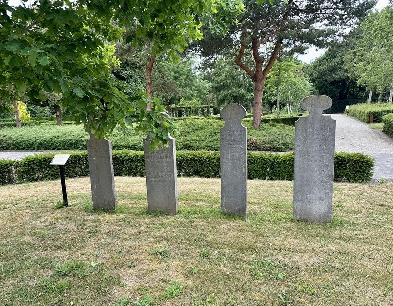 Waddenzee-graftekens / Waddenzee Gravestones Marker - wide view image. Click for full size.