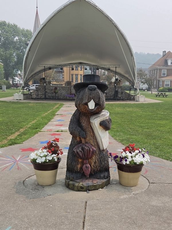 The Soldiers Memorial Bandstand in the background, as mentioned in the marker. image. Click for full size.