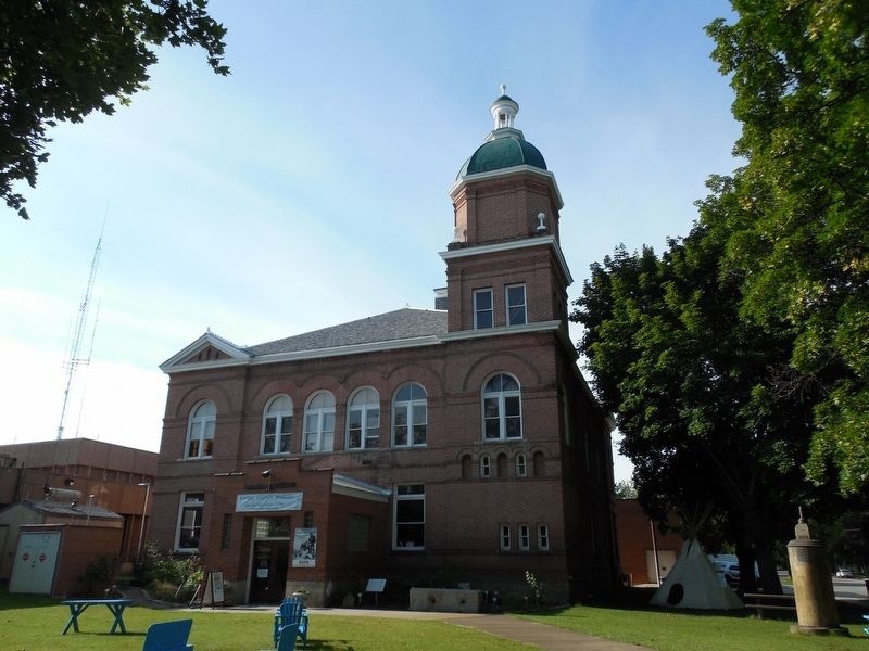 Ravalli County Courthouse & Marker. Click for full size. Ravalli County Courthouse & Marker image. Click for full size.