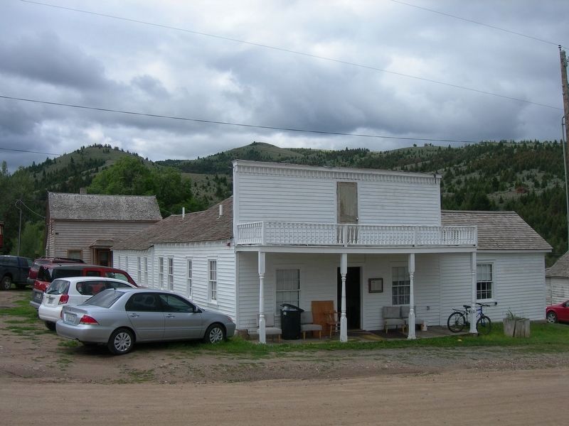Original Madison County Courthouse & Marker image. Click for full size.