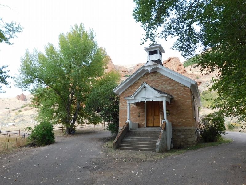 Echo School and Church & Markers image. Click for full size.