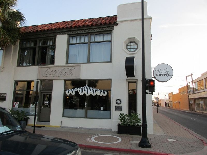 McDavitt Building and marker image. Click for full size.