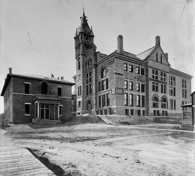 Lewis and Clark County Courthouse image. Click for full size.