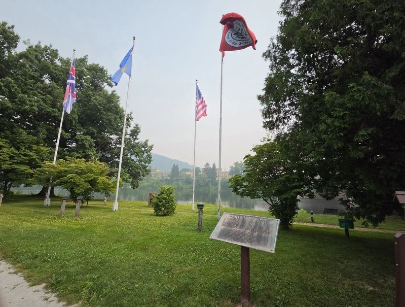 Heritage Point Marker near the 4 flags (British, Fleur de Lis, American, Seneca). Click for full size. Heritage Point Marker near the 4 flags (British, Fleur de Lis, American, Seneca) image. Click for full size.