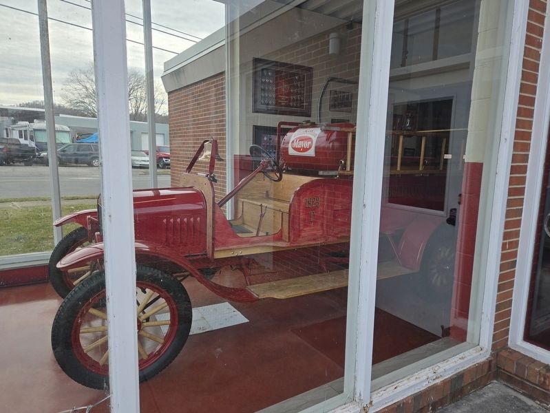 Antique Fire Engine driver side view. Click for full size. Antique Fire Engine driver side view image. Click for full size.