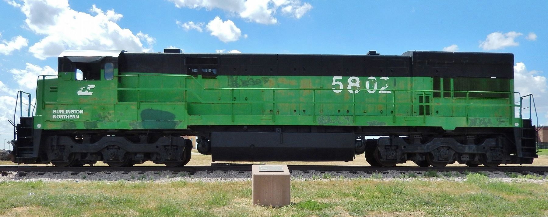 Burlington Northern Engine 5802 and marker. Click for full size. Burlington Northern Engine 5802 and marker image. Click for full size.