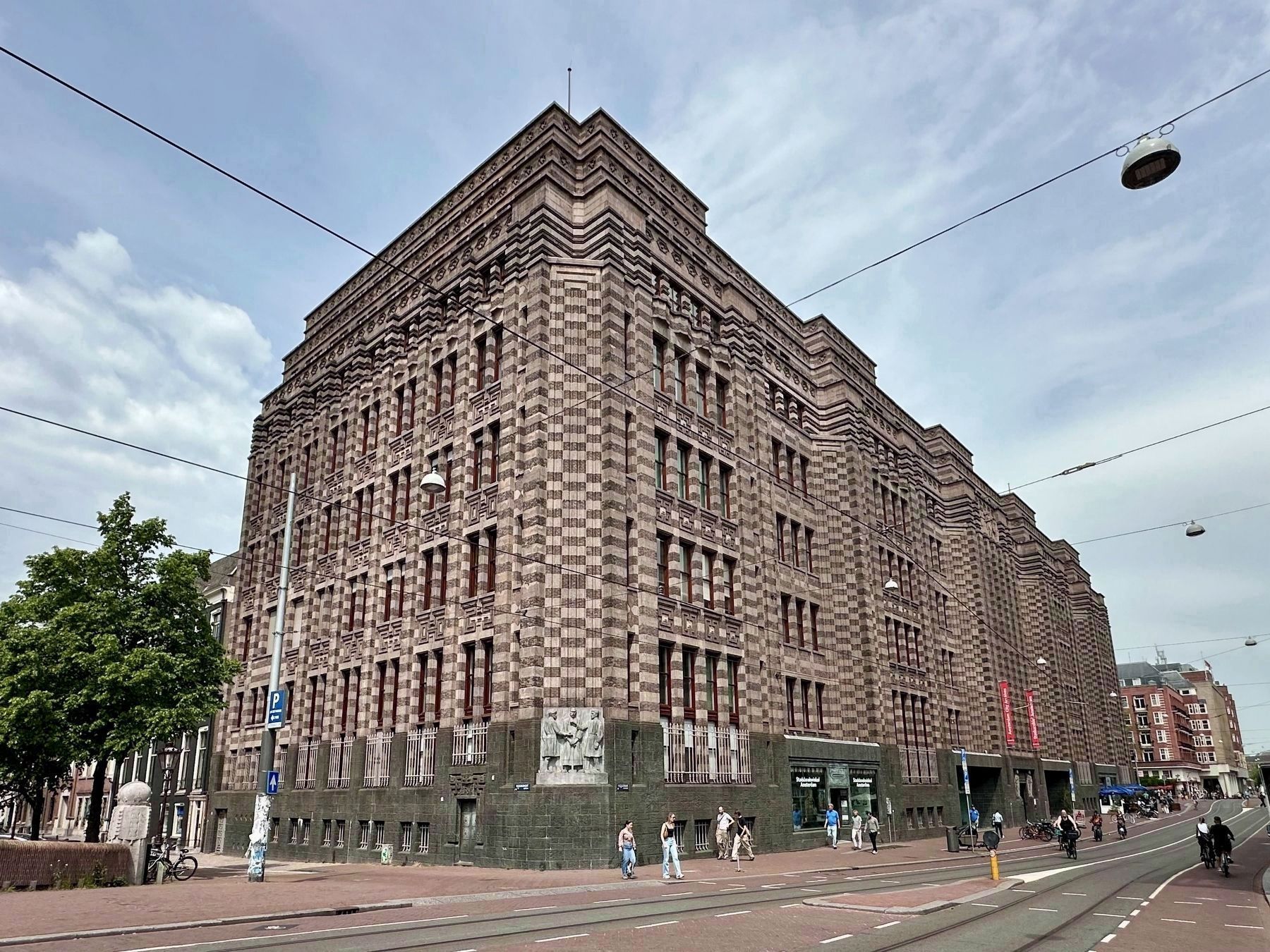 De Bazel - looking north on Vijzelstraat. Click for full size. De Bazel - looking north on Vijzelstraat image. Click for full size.