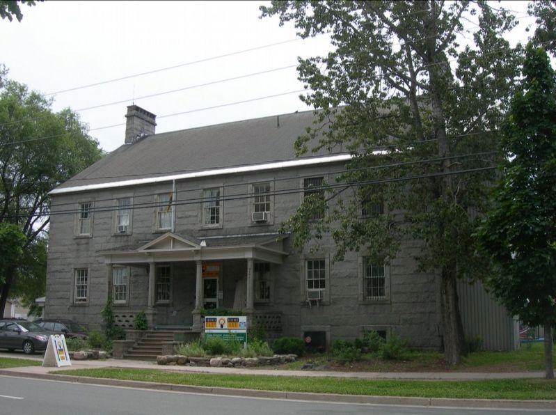 York County Gaol/Prison de Comte de York & Marker. Click for full size. York County Gaol/Prison de Comte de York & Marker image. Click for full size.