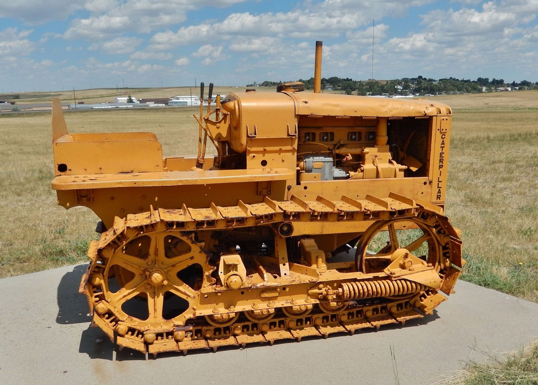 Caterpillar Tractor image. Click for full size.