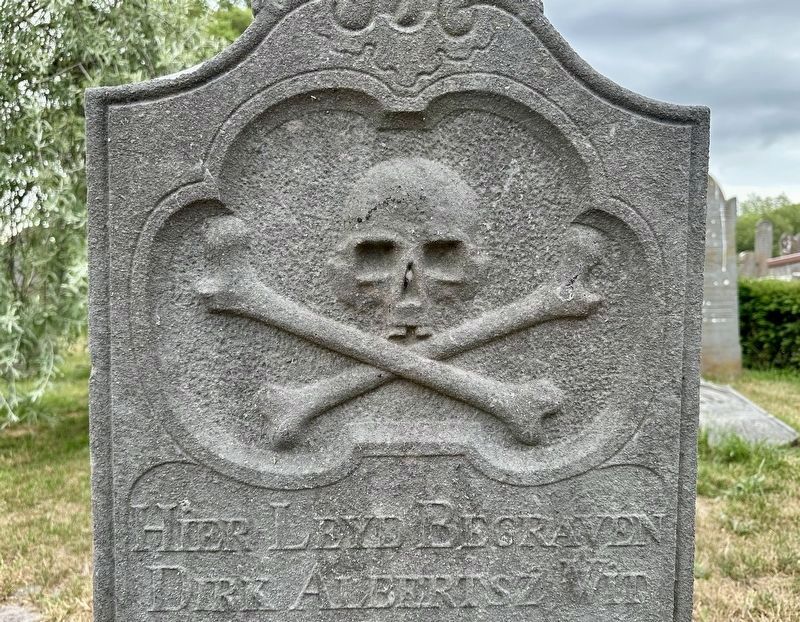 Gravestone symbol: skull and crossed bones image. Click for full size.
