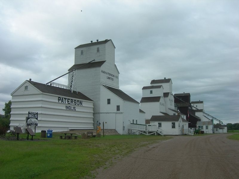 Inglis Grain Elevators image. Click for full size.