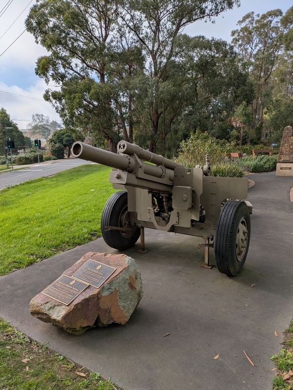 M2A2 105 Millimetre Howitzer Marker Right View image. Click for full size.
