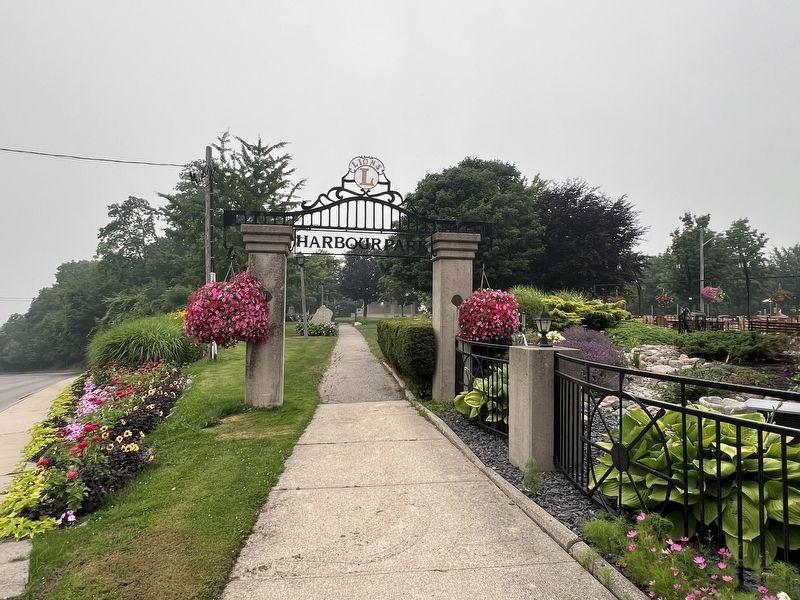 Entrance to Harbour Park from Harbour Street image. Click for full size.