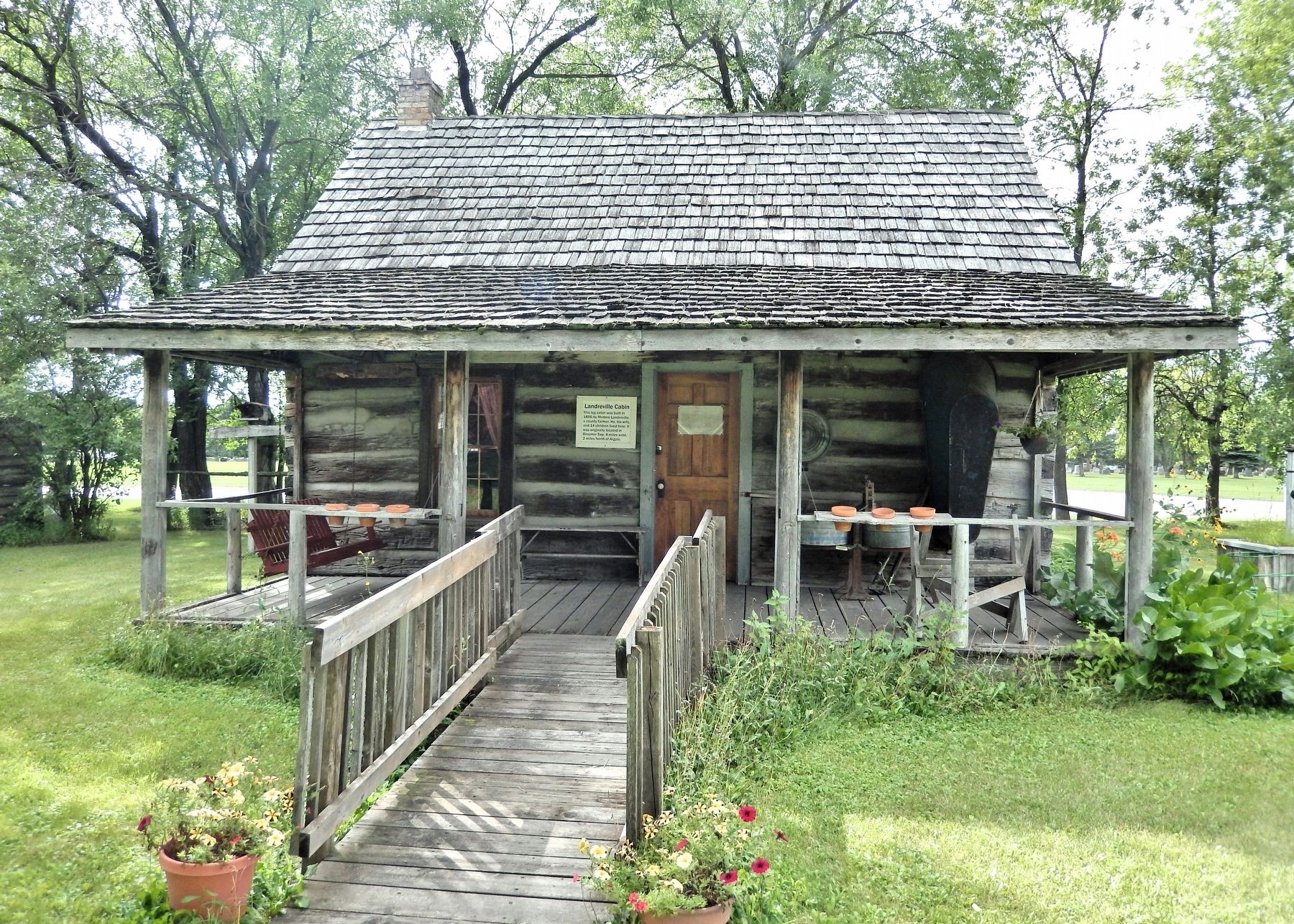 Landreville Cabin image. Click for full size.